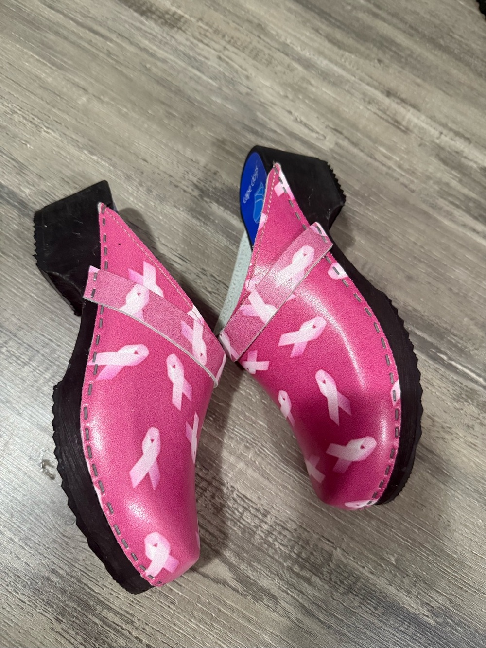 Cape Clogs Pink Ribbon Clogs - Picture 4 of 8